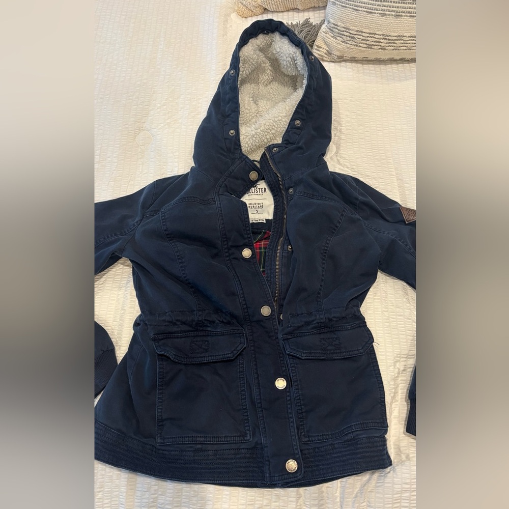 Hollister winter coat in navy blue with red flannel interior Y2K vintage